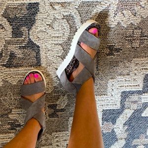 Woman’s size 7 sandals